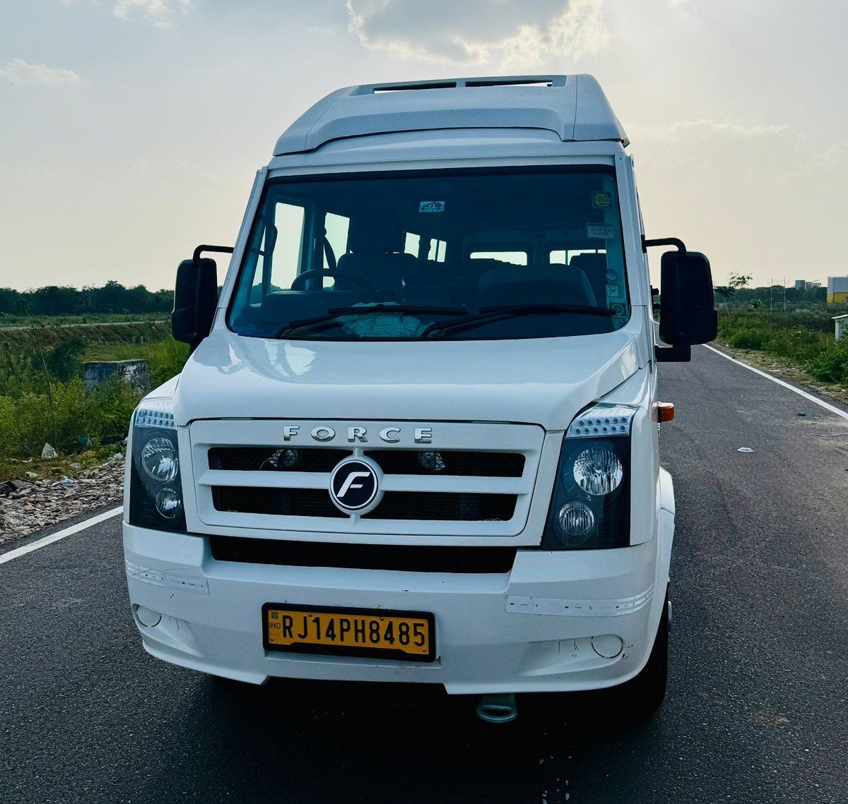 17 Seater Tempo Traveller Service